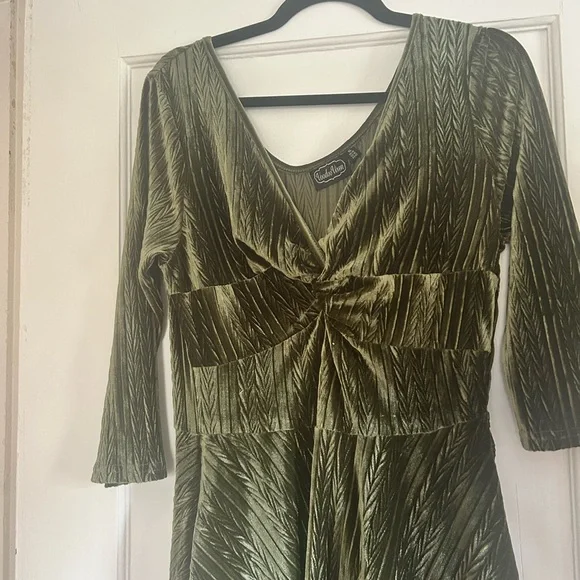 Voodoo Vixen Olive Long Sleeve Dress - Picture 2 of 3